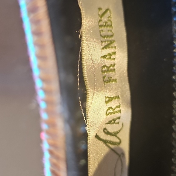 A Classic Mary Frances Mini Beaded Hard Shell Multi-Colored Clutch. - Picture 10 of 14